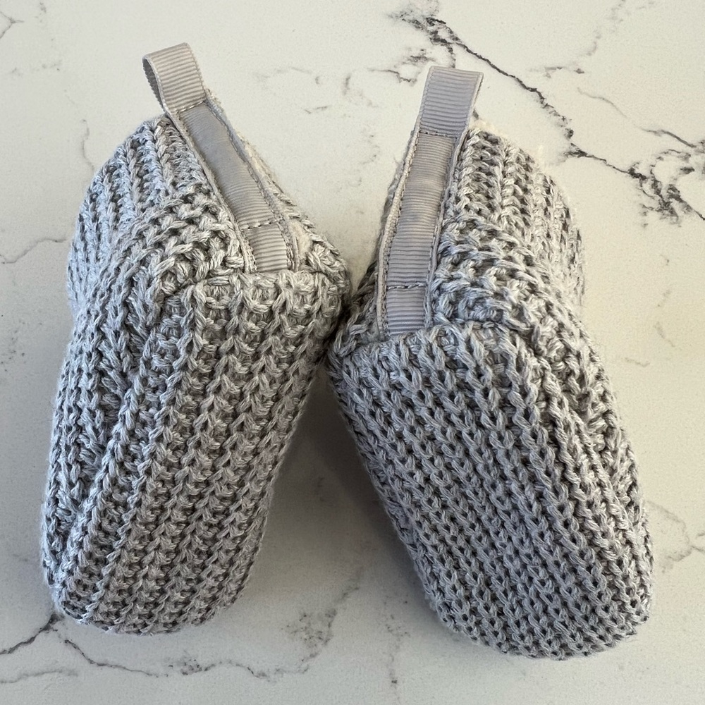 NWOT Baby Gap Knit Sherpa Lined Booties - Picture 3 of 4